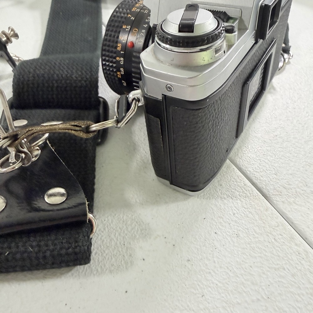 Minolta X-370 35mm SLR Film Camera W/ Lenses Flash Winder ALL UNTESTED AS IS - Picture 13 of 16